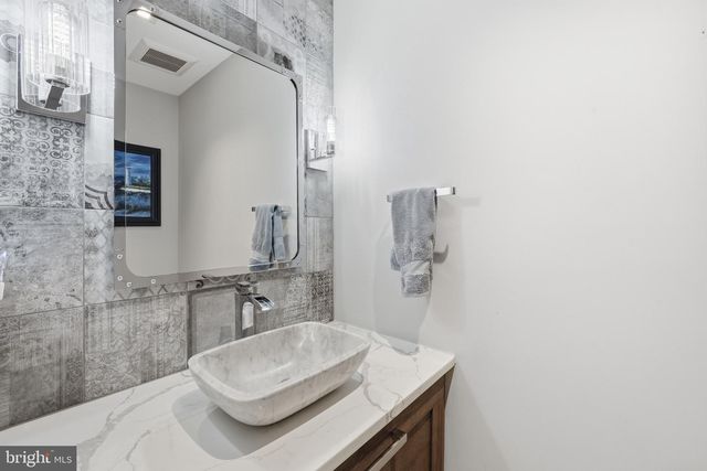 10834 HENDERSON RD, Fairfax Station, VA 22039