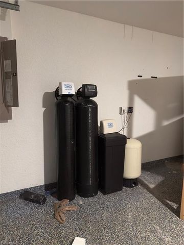 3707 38th ST SW, Lehigh Acres, FL 33976