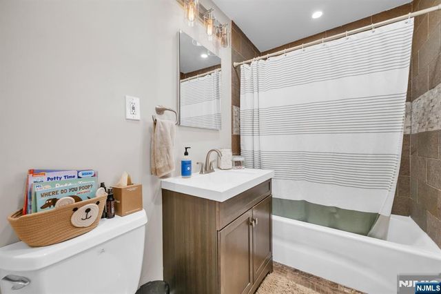 8-27 Oak Street, Fair Lawn, NJ 07410