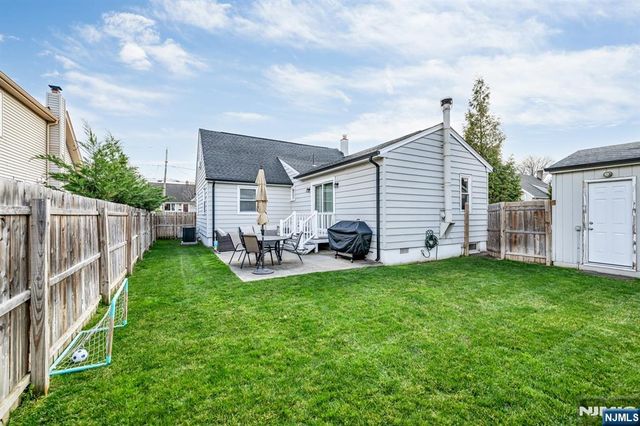 8-27 Oak Street, Fair Lawn, NJ 07410