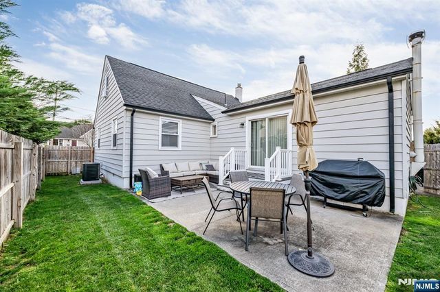8-27 Oak Street, Fair Lawn, NJ 07410