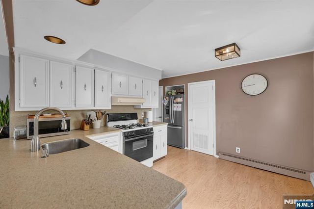 8-27 Oak Street, Fair Lawn, NJ 07410