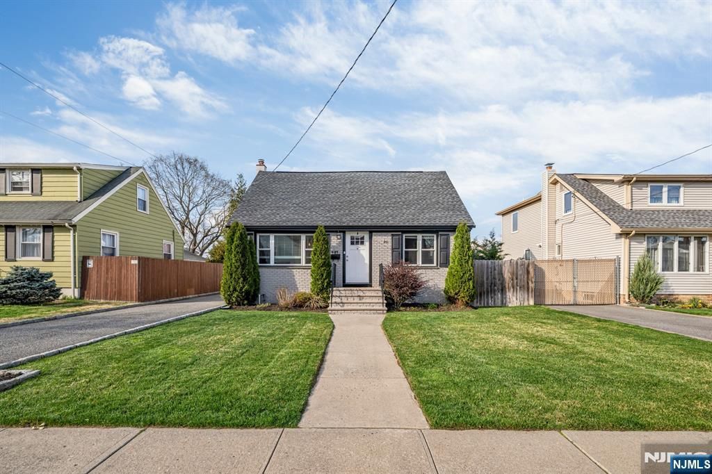 8-27 Oak Street, Fair Lawn, NJ 07410