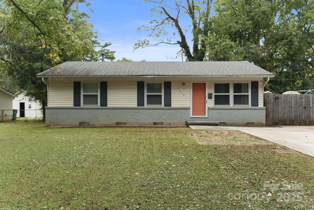 2410 Carrington Court, Charlotte, NC 28208