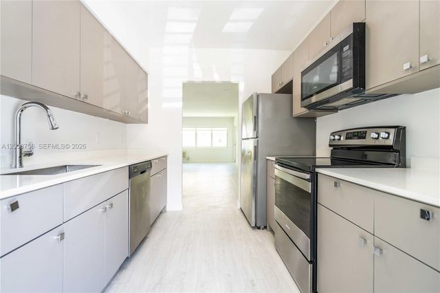 1185 98th St 10, Bay Harbor Islands, FL 33154