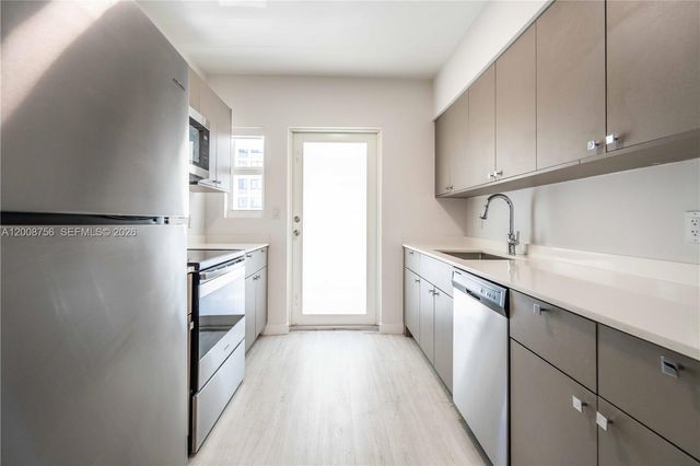 1185 98th St 10, Bay Harbor Islands, FL 33154