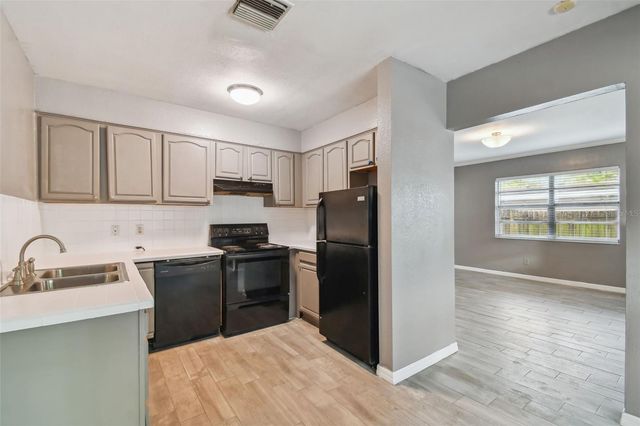 1921 W STATE STREET, Tampa, FL 33606
