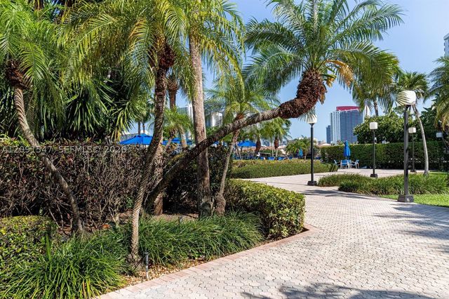 600 Three Islands Blvd 616, Hallandale Beach, FL 33009