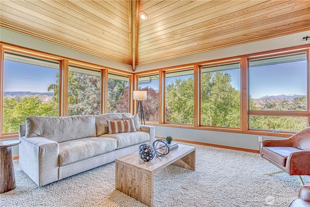 423 Lombard Lane, Wenatchee, WA 98801