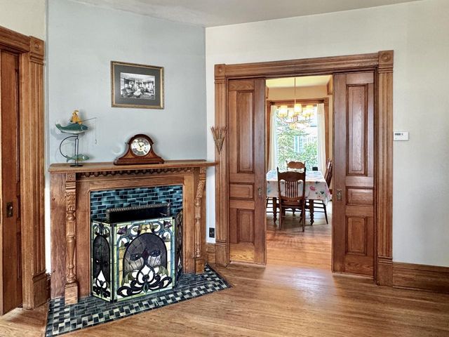 520 W Wisconsin AVENUE, Oconomowoc, WI 53066