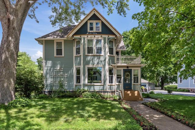 520 W Wisconsin AVENUE, Oconomowoc, WI 53066