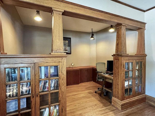 520 W Wisconsin AVENUE, Oconomowoc, WI 53066