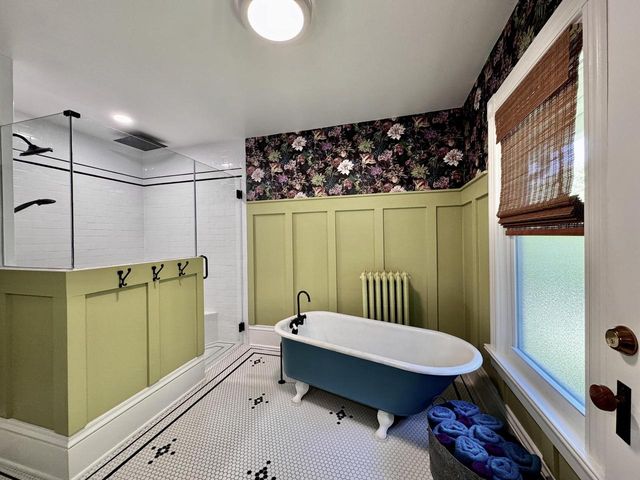 520 W Wisconsin AVENUE, Oconomowoc, WI 53066