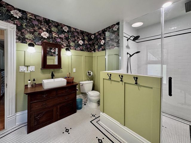 520 W Wisconsin AVENUE, Oconomowoc, WI 53066