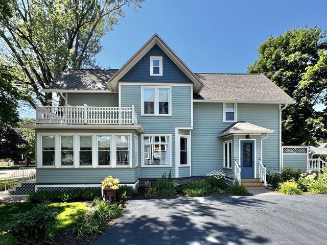 520 W Wisconsin AVENUE, Oconomowoc, WI 53066