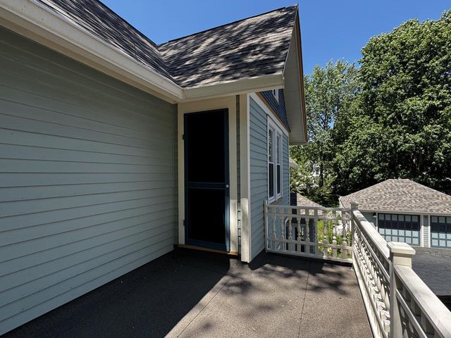 520 W Wisconsin AVENUE, Oconomowoc, WI 53066
