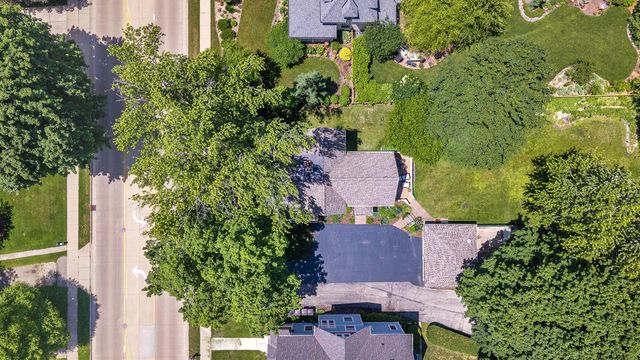 520 W Wisconsin AVENUE, Oconomowoc, WI 53066