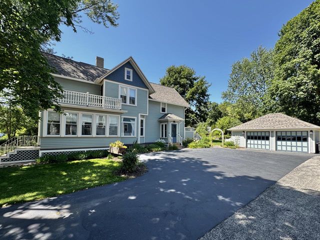 520 W Wisconsin AVENUE, Oconomowoc, WI 53066