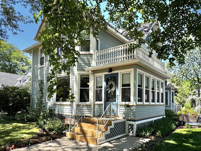 520 W Wisconsin AVENUE, Oconomowoc, WI 53066