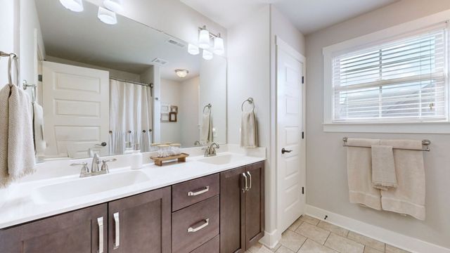 5709 Iverson Dr, Murfreesboro, TN 37127