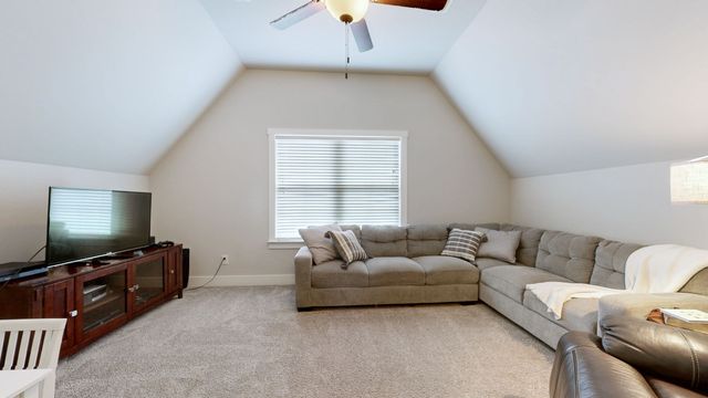 5709 Iverson Dr, Murfreesboro, TN 37127