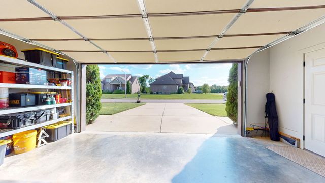 5709 Iverson Dr, Murfreesboro, TN 37127