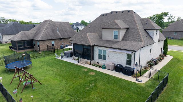 5709 Iverson Dr, Murfreesboro, TN 37127