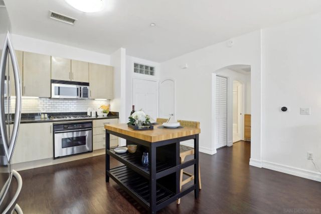 550 Park Blvd 2501, San Diego, CA 92101