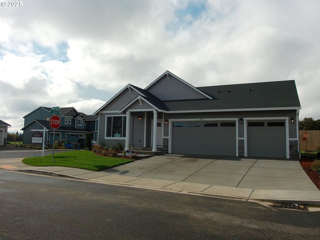 430 S Elm St, Yamhill, OR 97148