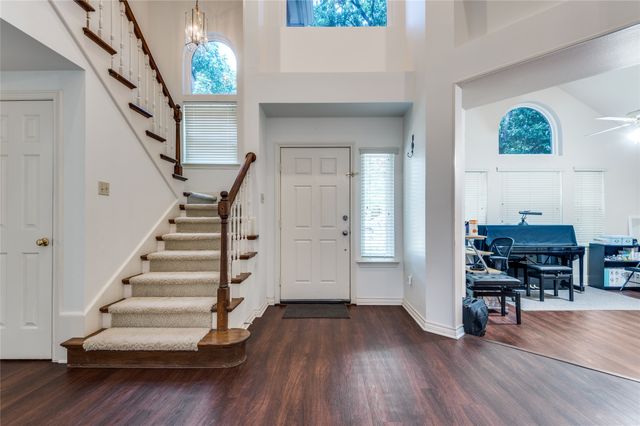 924 Mccoy Drive, Irving, TX 75062