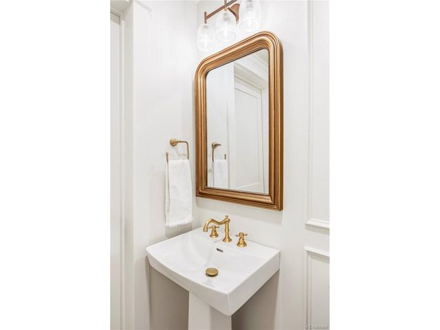 3310 S Pennsylvania St, Englewood, CO 80113