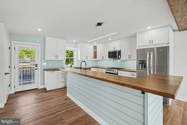9108 HINTON AVE, Sparrows Point, MD 21219