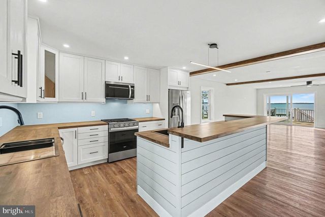 9108 HINTON AVE, Sparrows Point, MD 21219