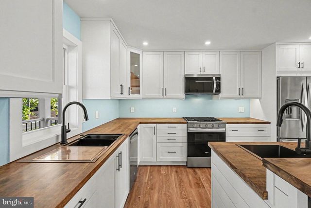 9108 HINTON AVE, Sparrows Point, MD 21219