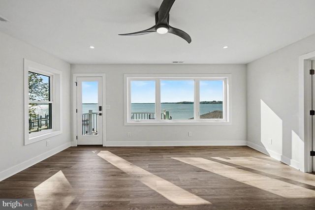 9108 HINTON AVE, Sparrows Point, MD 21219