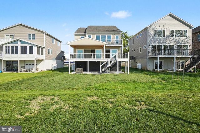 9108 HINTON AVE, Sparrows Point, MD 21219