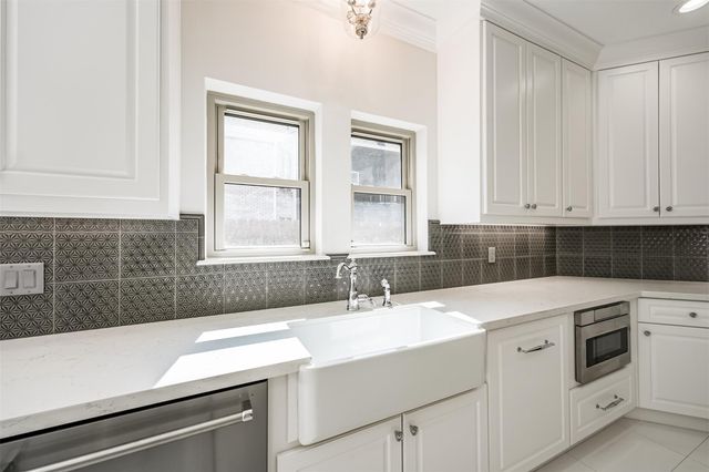 207 Victoria Way, Friendswood, TX 77546