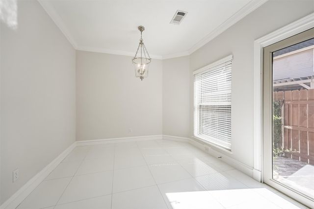 207 Victoria Way, Friendswood, TX 77546