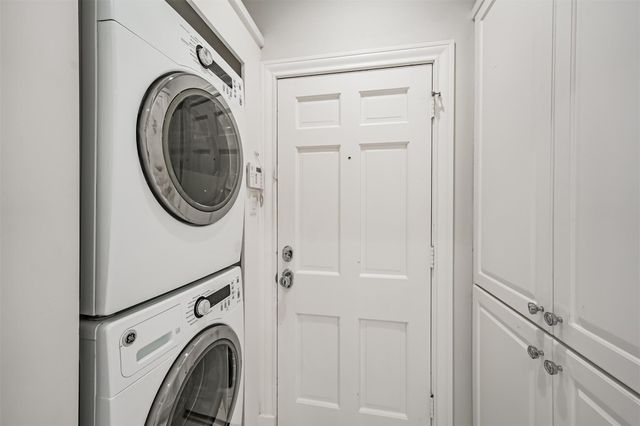 207 Victoria Way, Friendswood, TX 77546