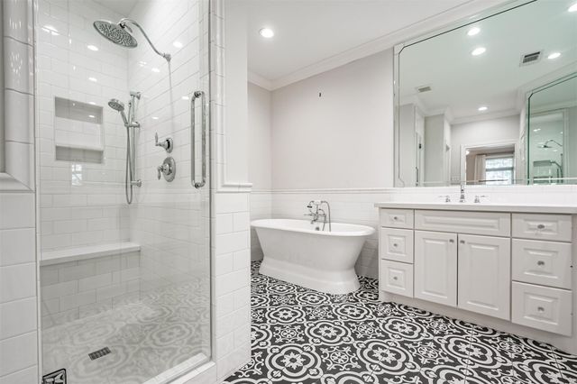 207 Victoria Way, Friendswood, TX 77546