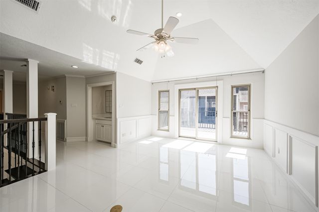 207 Victoria Way, Friendswood, TX 77546