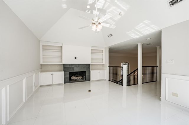 207 Victoria Way, Friendswood, TX 77546