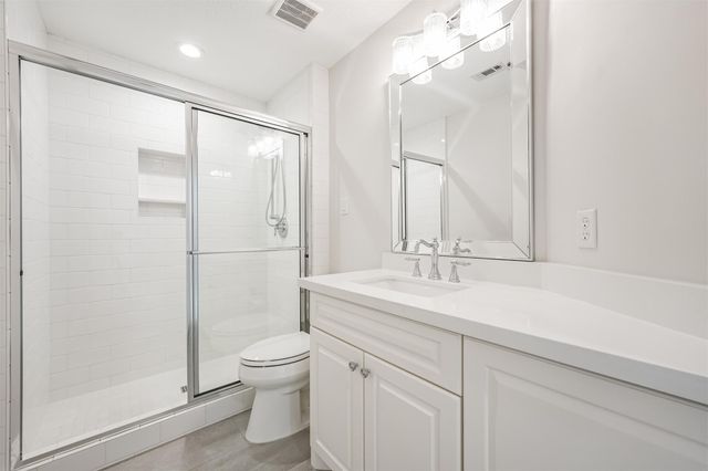 207 Victoria Way, Friendswood, TX 77546