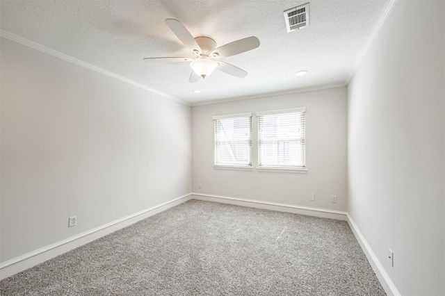 207 Victoria Way, Friendswood, TX 77546