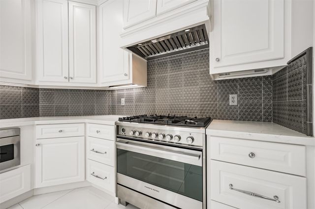 207 Victoria Way, Friendswood, TX 77546