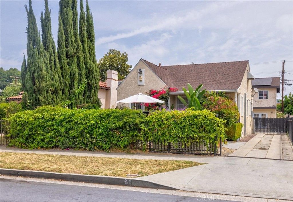 Image 1 of property listing at 3185 Perlita Avenue, Los Angeles, CA 90039