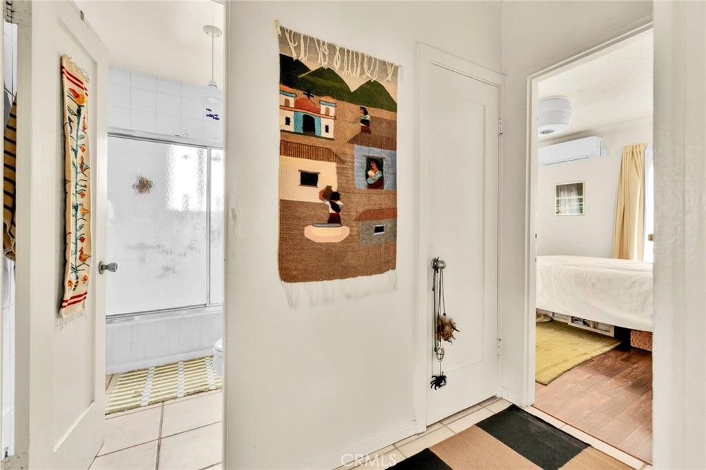 Image 10 of property listing at 3185 Perlita Avenue, Los Angeles, CA 90039