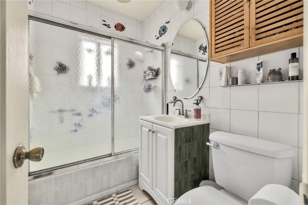 Image 11 of property listing at 3185 Perlita Avenue, Los Angeles, CA 90039