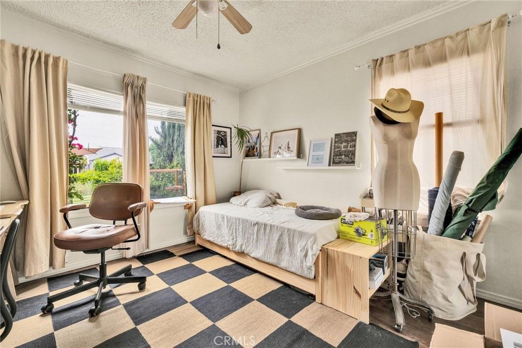 Image 12 of property listing at 3185 Perlita Avenue, Los Angeles, CA 90039