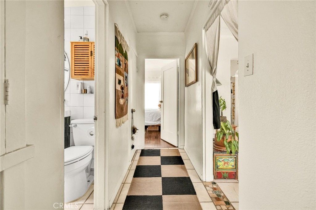 Image 14 of property listing at 3185 Perlita Avenue, Los Angeles, CA 90039